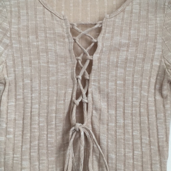 SOLD ❌ HONEY PUNCH Front Lace-up Crop Top - Picture 4 of 6